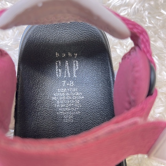 GAP || NWOT Strappy Toddler Sandals (7-8C) - Picture 6 of 8